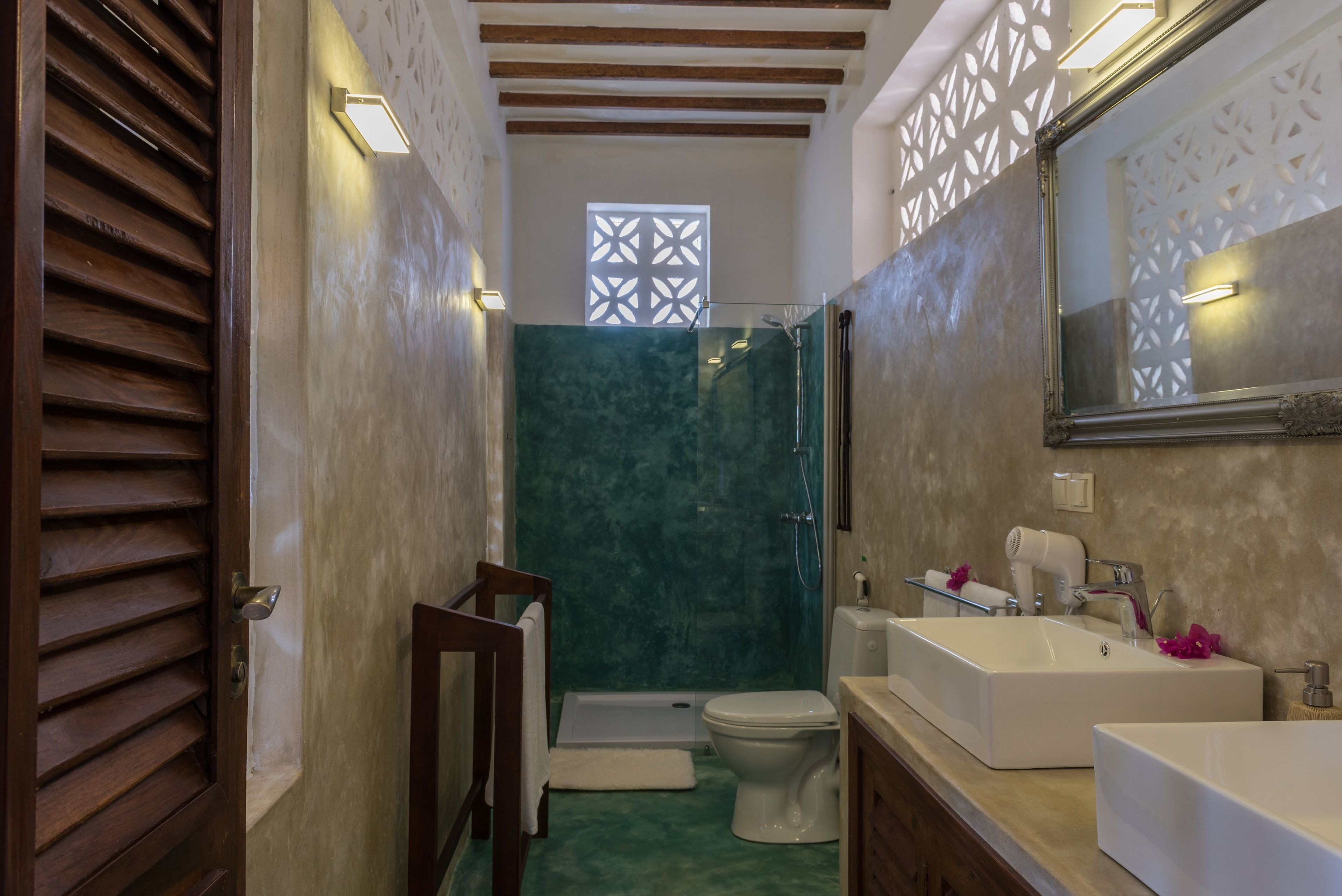 honeymoon apartment, 1 bedroom, balcony, sea view | bathroom | shower, free toiletries, hair dryer, towels