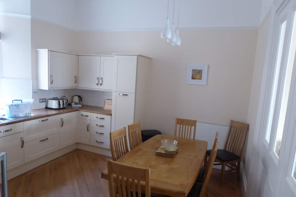 Appartement, 3 slaapkamers, uitzicht op zee | Dineren in de kamer