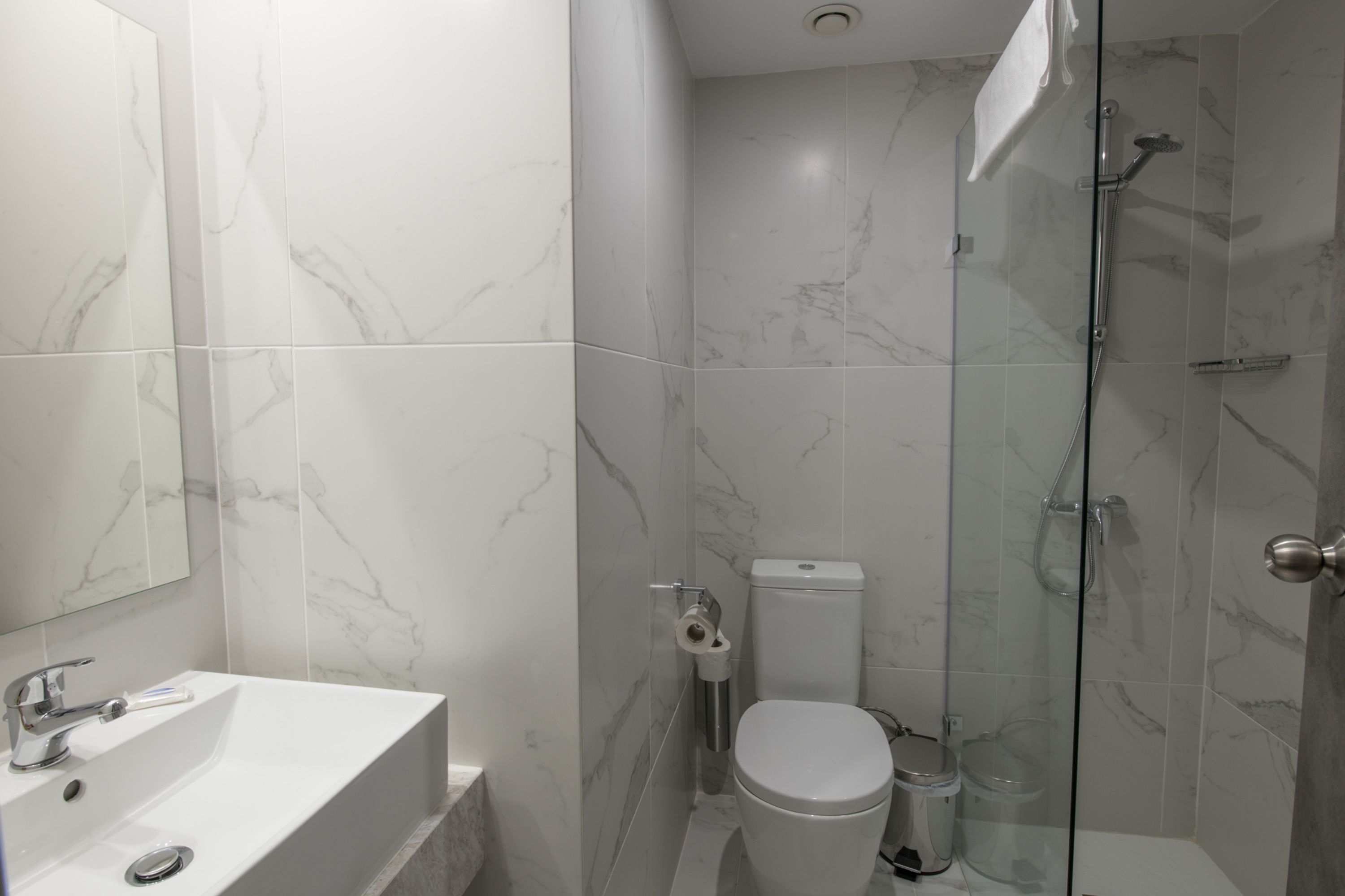 shower, free toiletries, hair dryer, towels