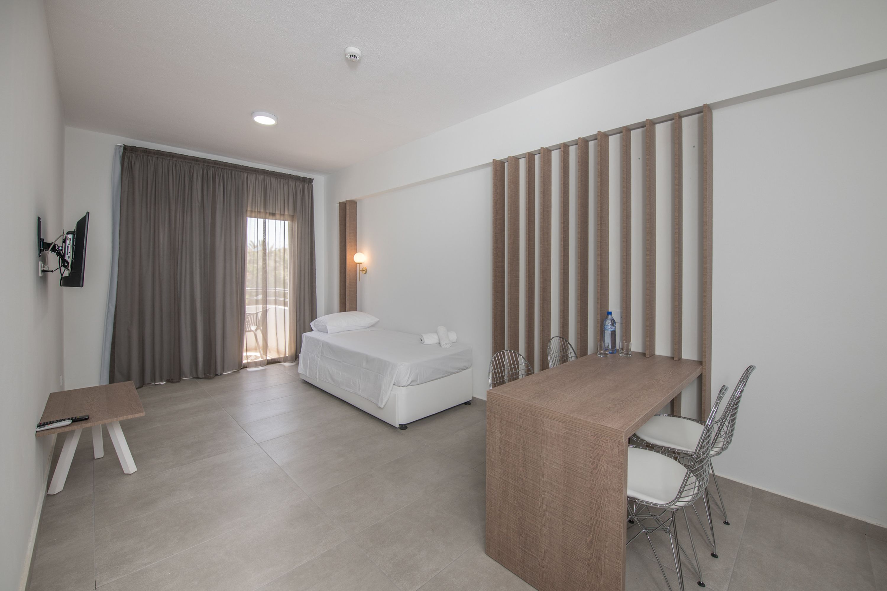 apartment, 1 bedroom | in-room safe, desk, iron/ironing board, free cots/infant beds