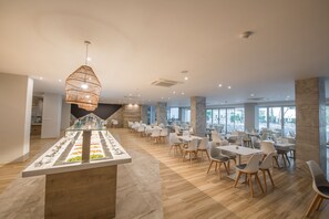 Lunch and dinner served - Narcissos Waterpark Resort (Paralimni)