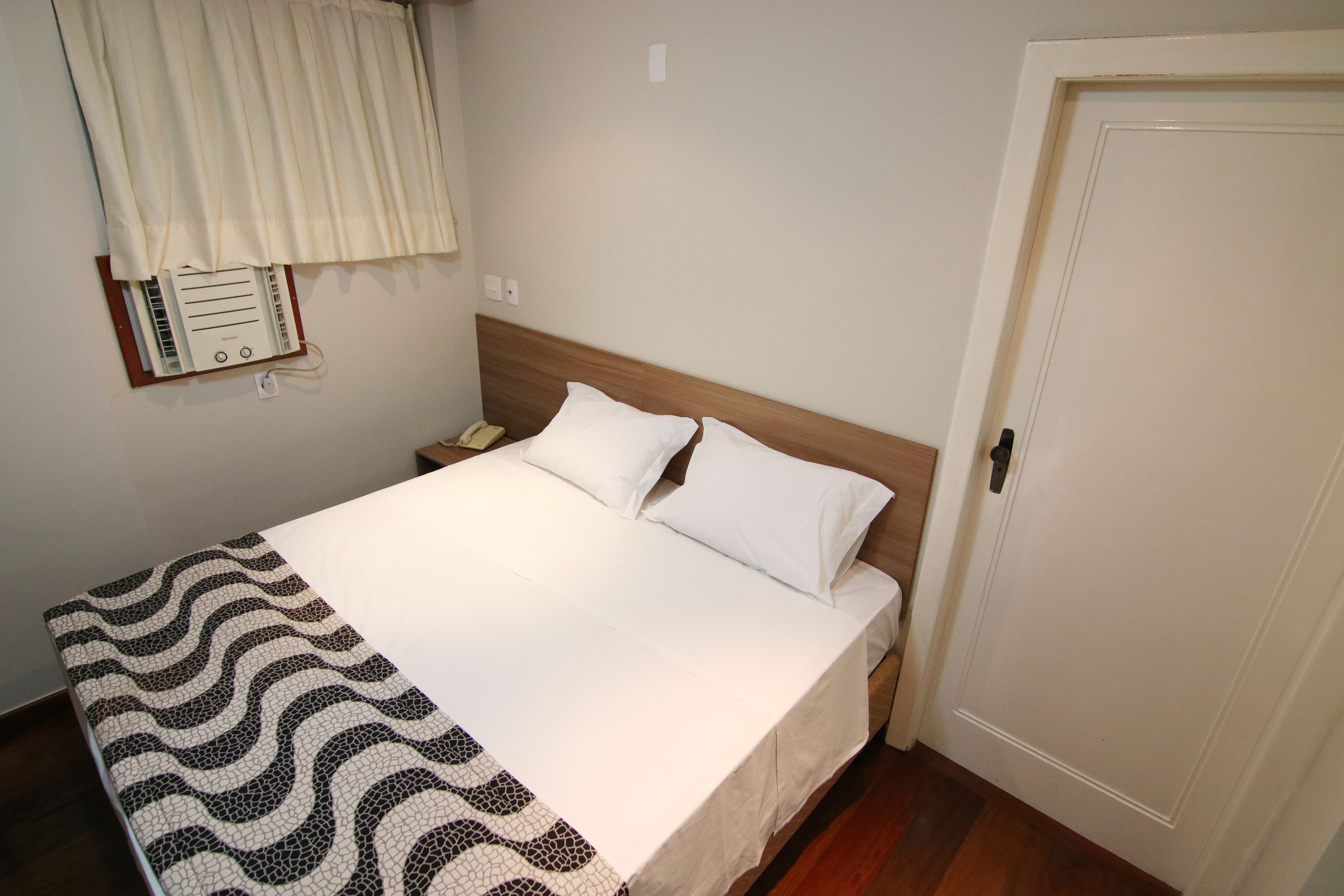 economy room, 1 double bed | minibar, in-room safe, desk, laptop workspace