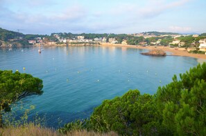 Beach - Apartamentos Laura Mar  (Palamós)