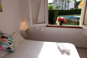 2 bedrooms, iron/ironing board, free WiFi, bed sheets - Apartamentos Laura Mar (Palamós)