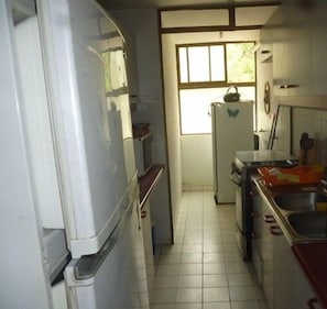 Apartamento, 3 quartos | Geladeira, cooktop, talheres/pratos/utensílios de cozinha