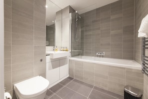 Bathroom - Pinnacle Residences- Central Cambridge (Cambridge)