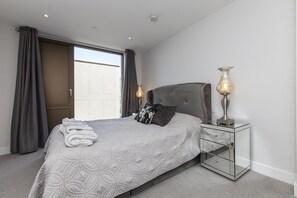 Apartment, 2 Bedrooms | Premium bedding, soundproofing, iron/ironing board, free WiFi - Pinnacle Residences- Central Cambridge (Cambridge)
