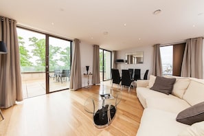 Apartment, 1 Bedroom, Terrace | Living area | Flat-screen TV, Netflix