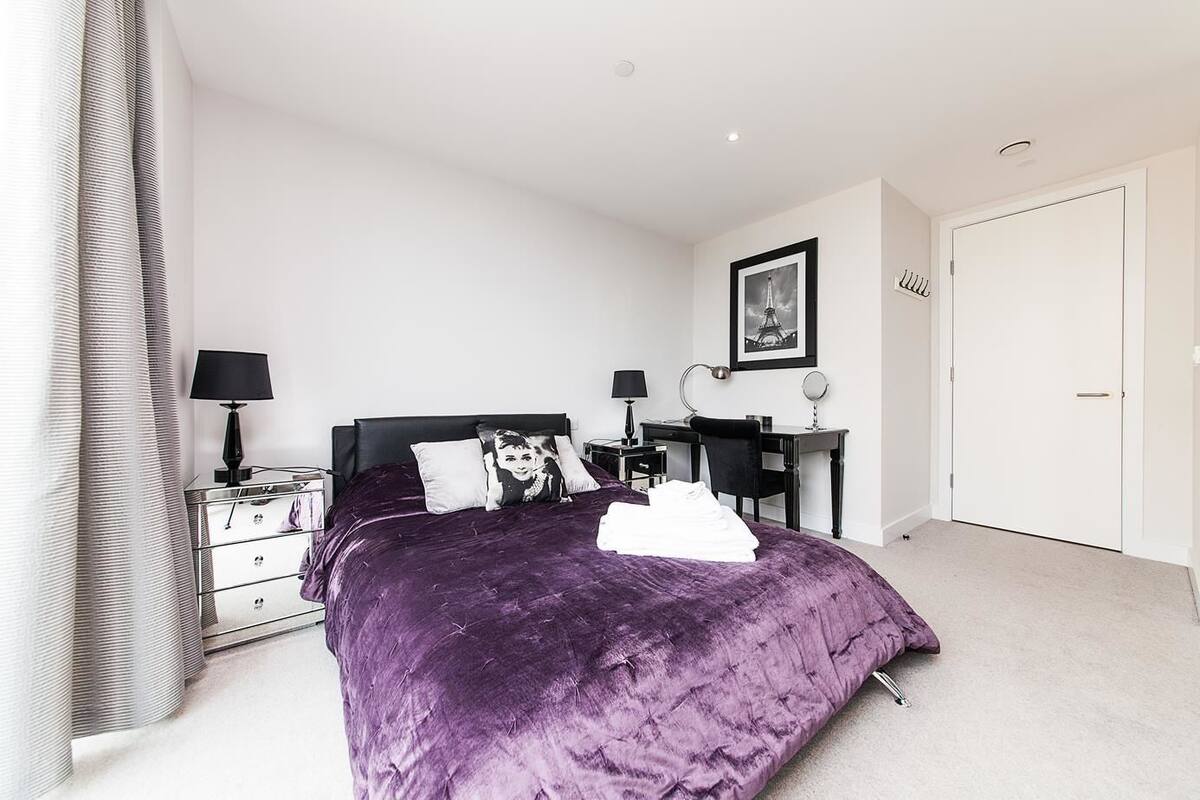 Premium bedding, soundproofing, iron/ironing board, free WiFi