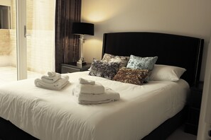Apartamento, 2 quartos | 2 quartos, roupas de cama premium, ferros/tábuas de passar roupa