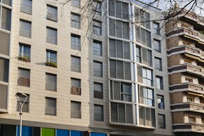 Front of property - Sepulveda by The Streets Apartments (Barcelona)