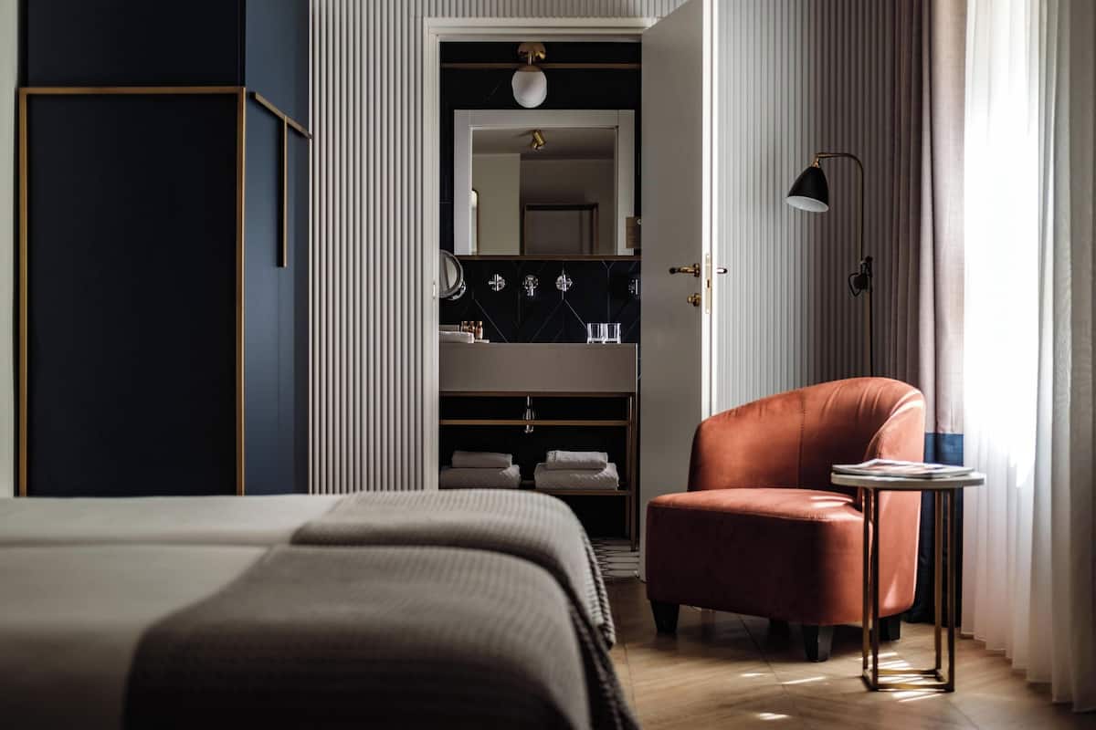 deluxe room | 1 bedroom, premium bedding, minibar, in-room safe