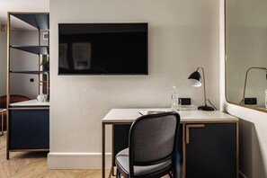 Deluxe Suite, 1 Bedroom, Terrace, City View