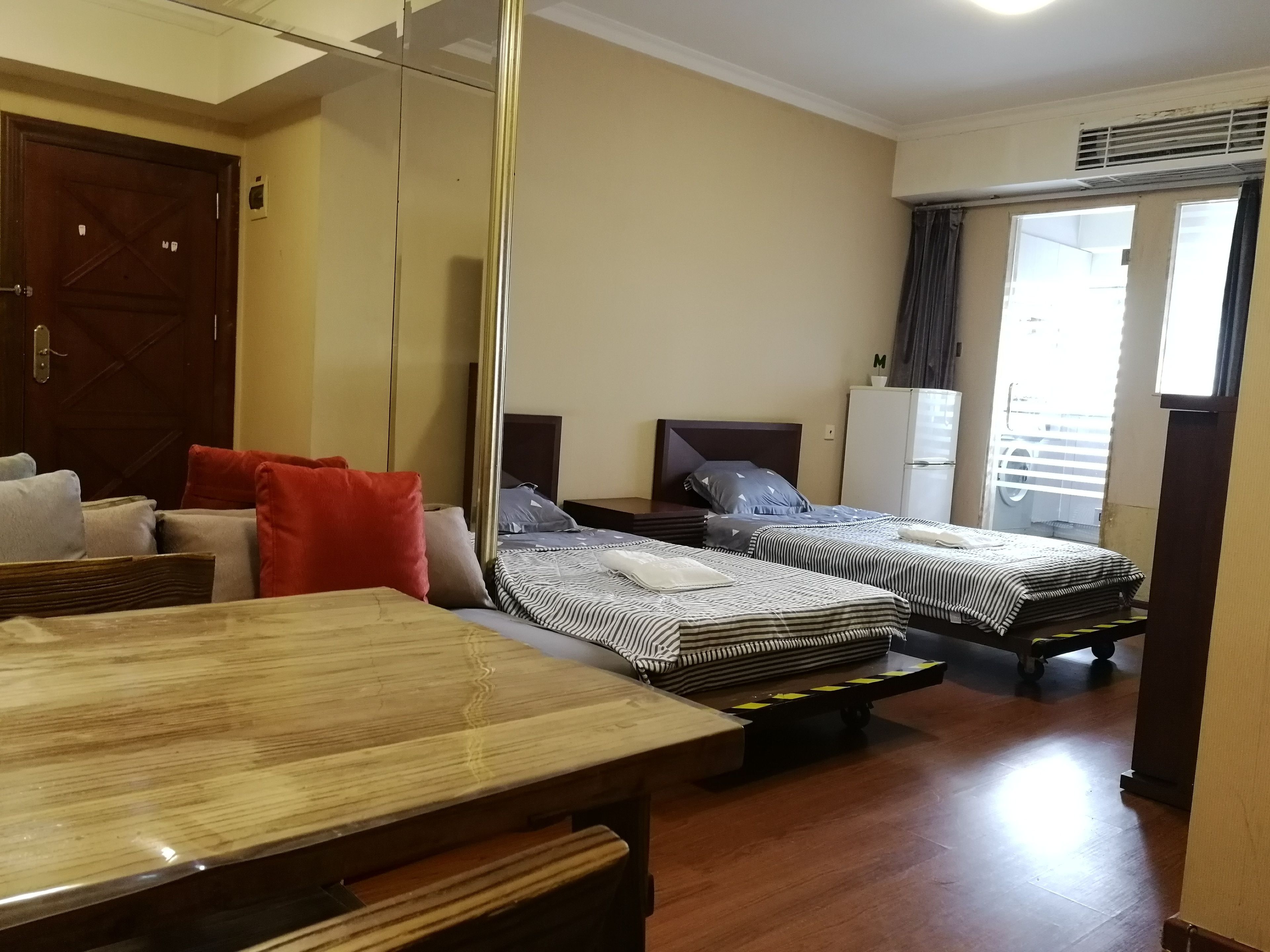 Safe på rommet, skrivebord, strykejern/-brett og wi-fi (inkludert)