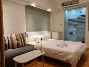 In-room safe, desk, iron/ironing board, free WiFi - Mamaya Apartment Hotel (Shenzhen)
