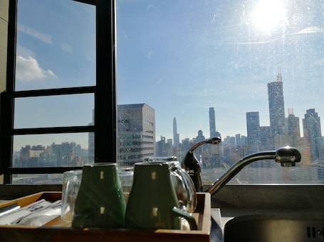 Vista a la ciudad. Mamaya Apartment Hotel