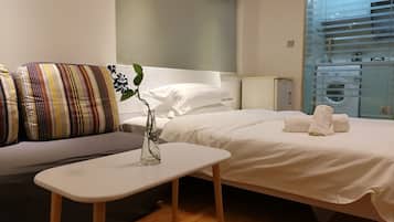 Coffres-forts dans les chambres, bureau, fer et planche à repasser