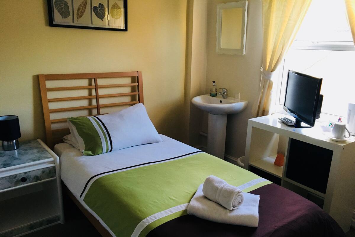 Free WiFi, bed sheets