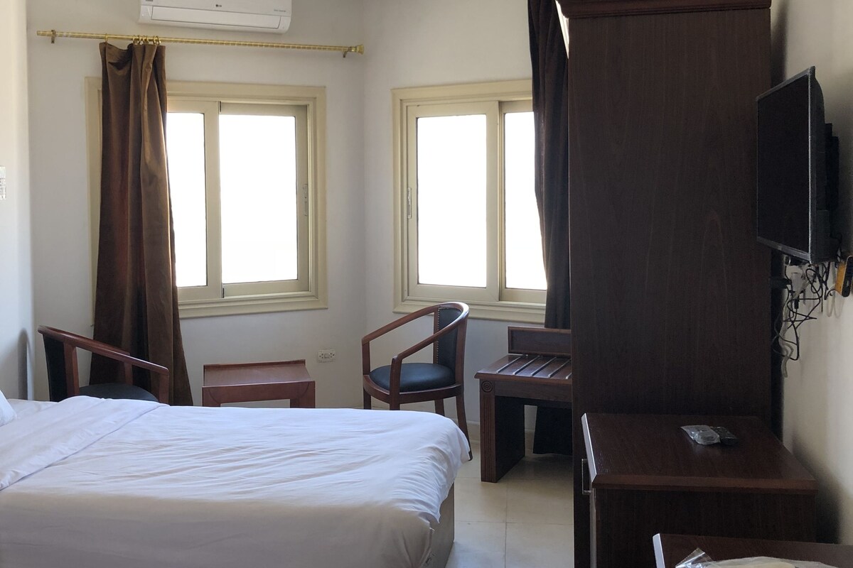 1 bedroom, premium bedding, in-room safe, desk