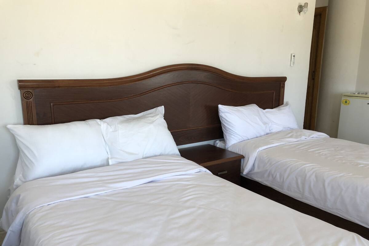 Executive Double Room, Accessible, Garden View | 1 bilik tidur, peralatan tempat tidur premium, peti besi dalam bilik 