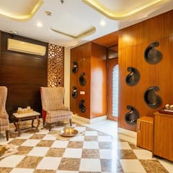 Steam room, body treatments, aromatherapy, deep-tissue massages