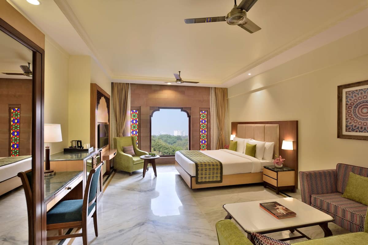 Junior Suite | 1 bedroom, premium bedding, in-room safe, desk