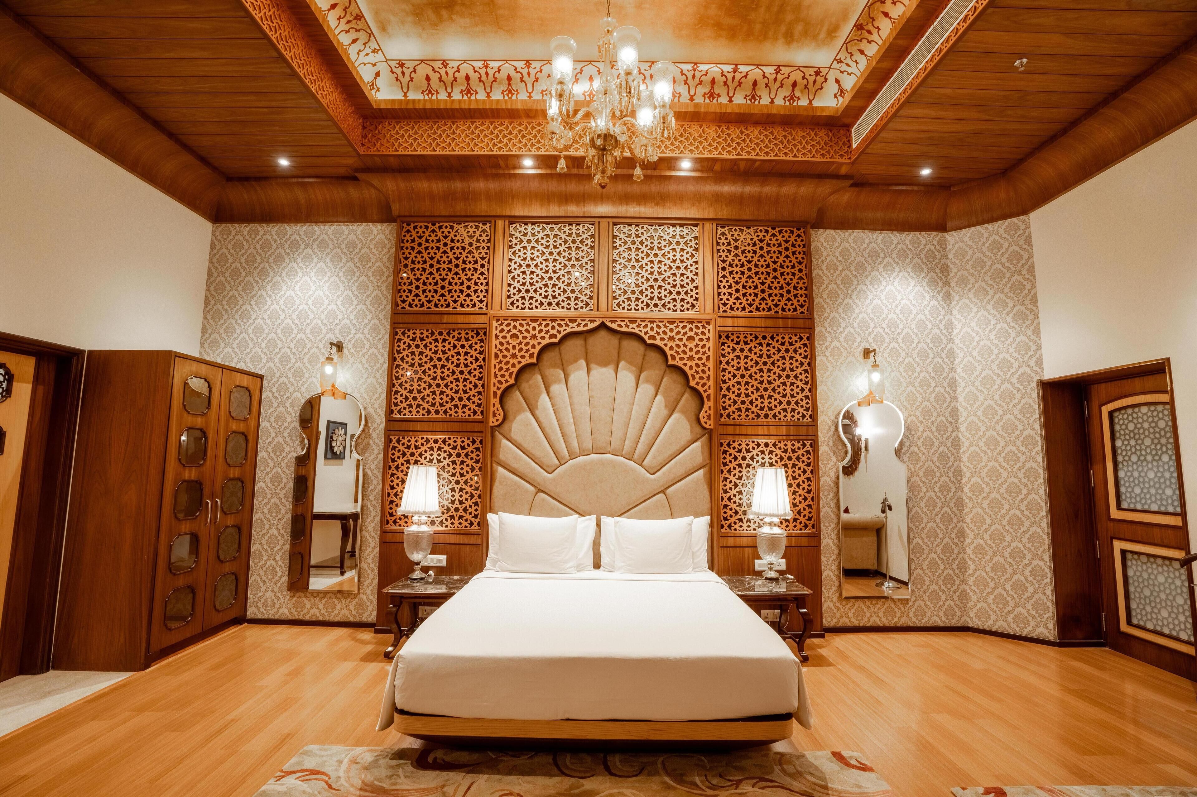 Presidential Suite | Premium bedding, in-room safe, desk, soundproofing