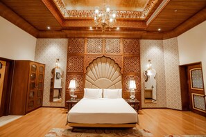 Presidential Suite | Premium bedding, in-room safe, desk, soundproofing - Radisson Hotel Jodhpur (Jodhpur)