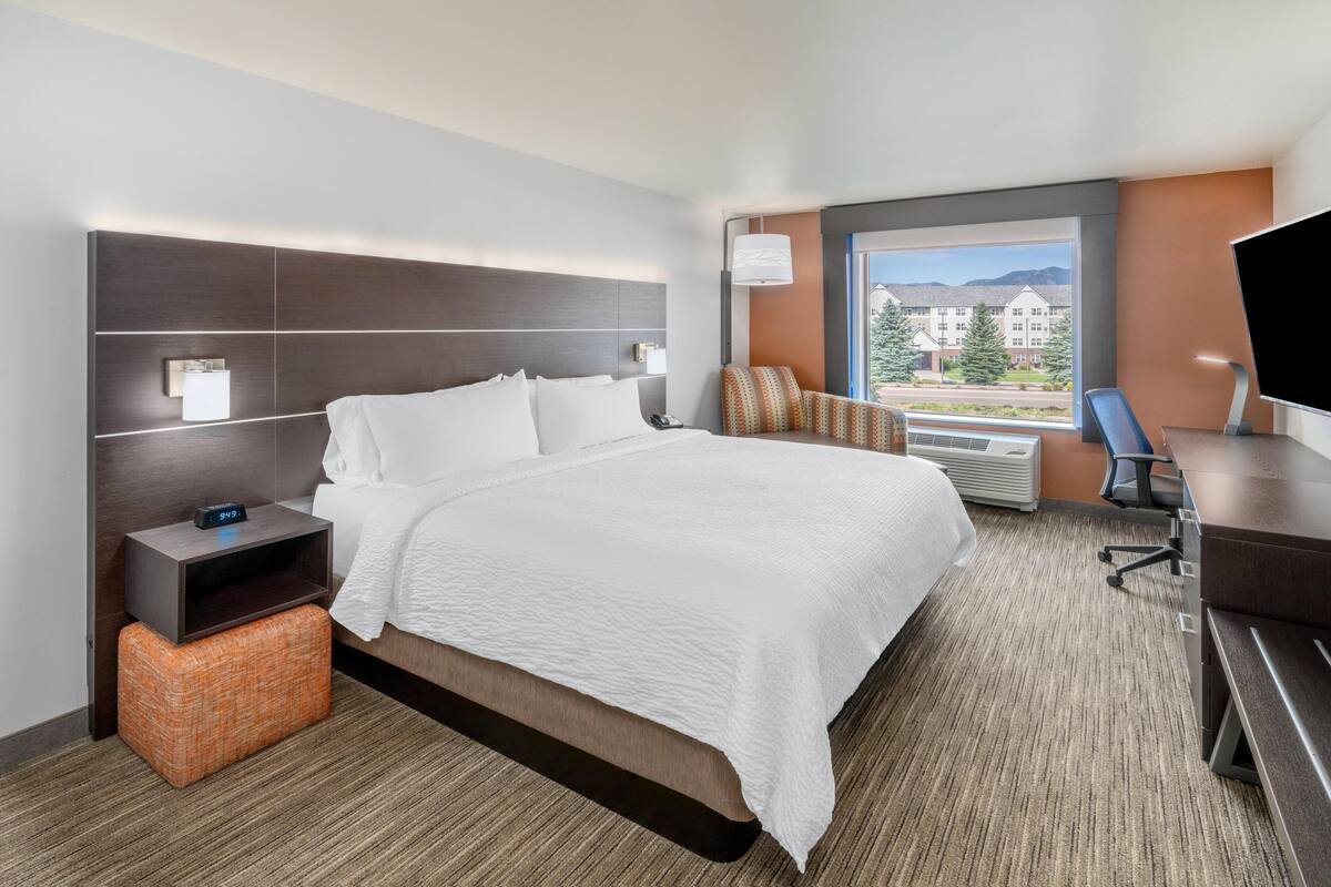 Premium bedding, pillow-top beds, in-room safe, desk