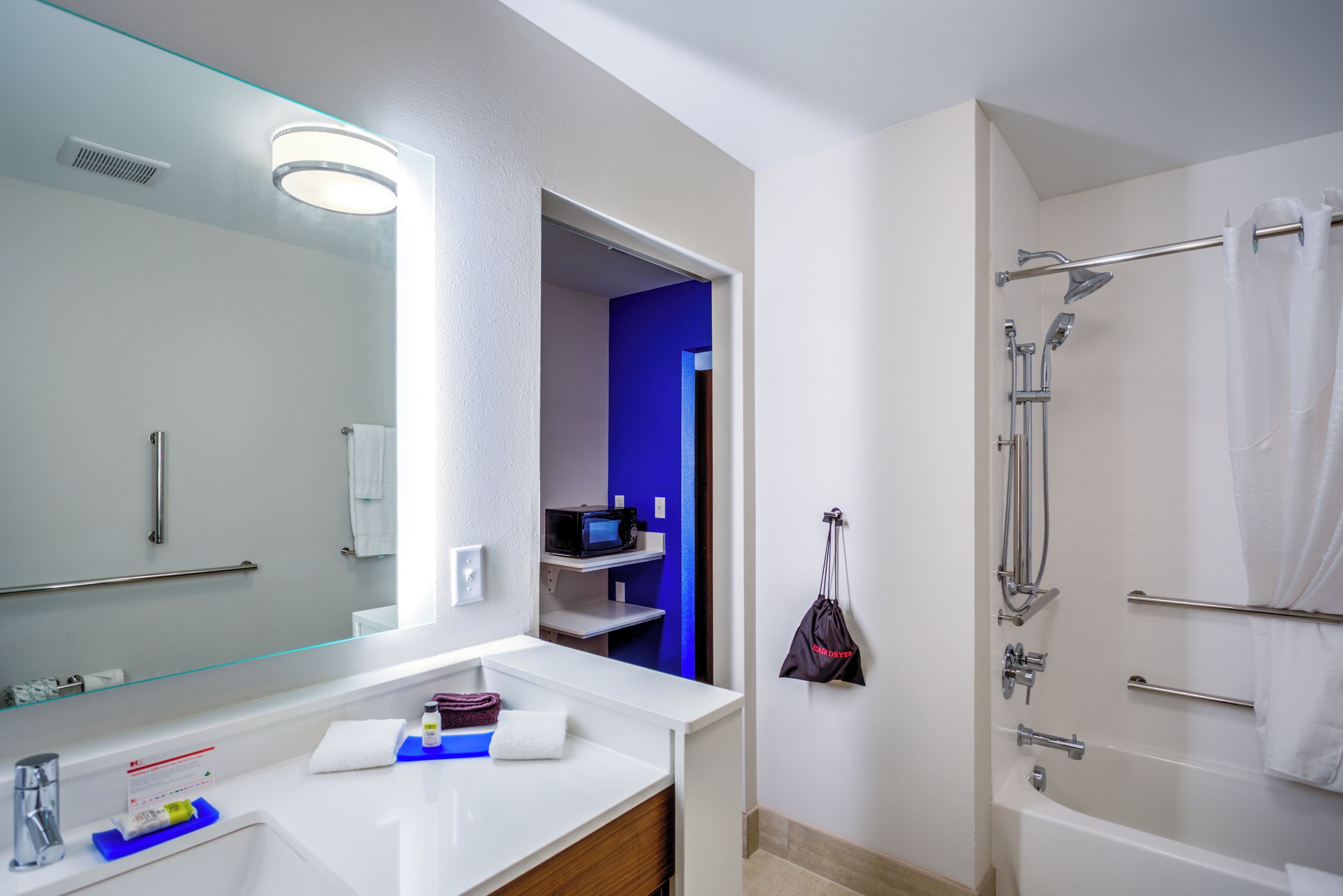 separate bathtub and shower, free toiletries, hair dryer, towels