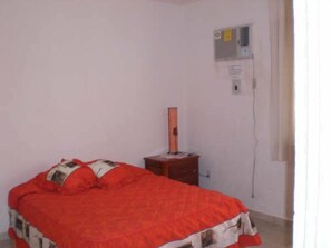 Casa familiar, 2 camas matrimoniales | 1 habitación, wifi gratis y ropa de cama 