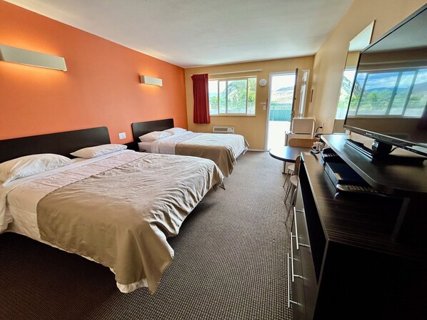 Premium bedding, desk, free WiFi