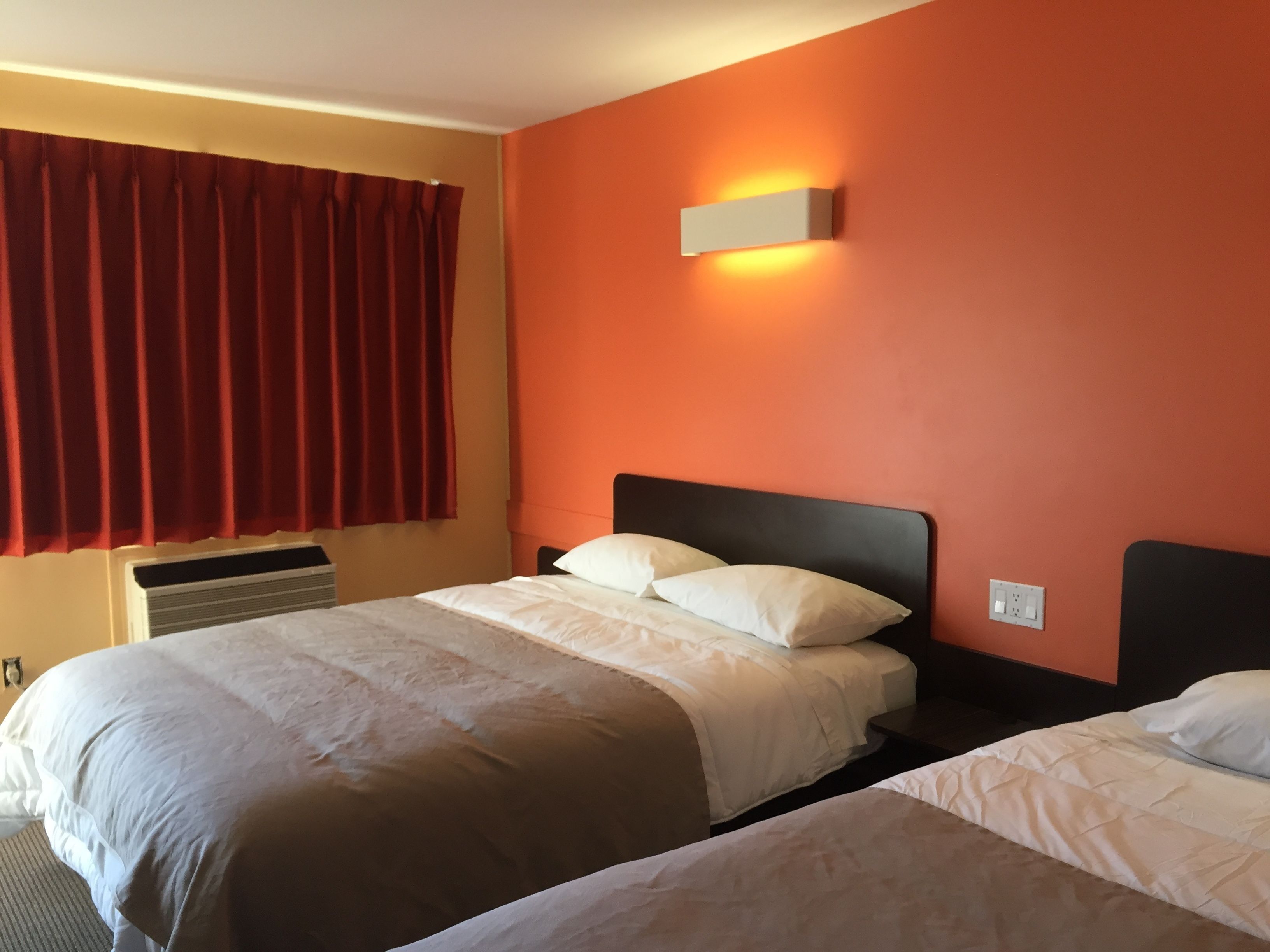 Ropa de cama de alta calidad, escritorio y wifi gratis 