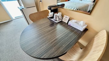 Premium bedding, desk, free WiFi
