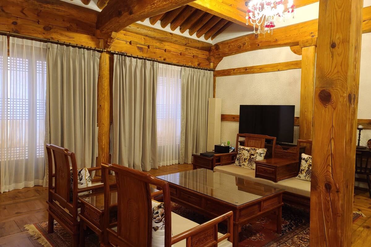 presidential house (ondol: bal wang) | 1 bedroom, blackout curtains, rollaway beds, free wifi
