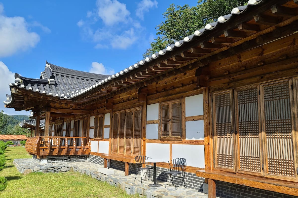 Chambre Double Tradition (Ondol - Inchun, Hangang, Hyuhyu, Siga) | Façade de l’hébergement