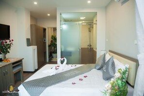 Minibaari, tallelokero huoneessa, työpöytä, ilmainen Wi-Fi