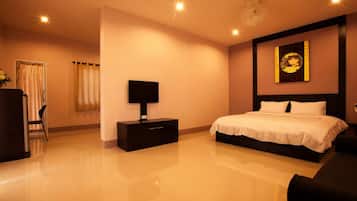 Junior Suite, 1 King Bed, Lanai, Tower