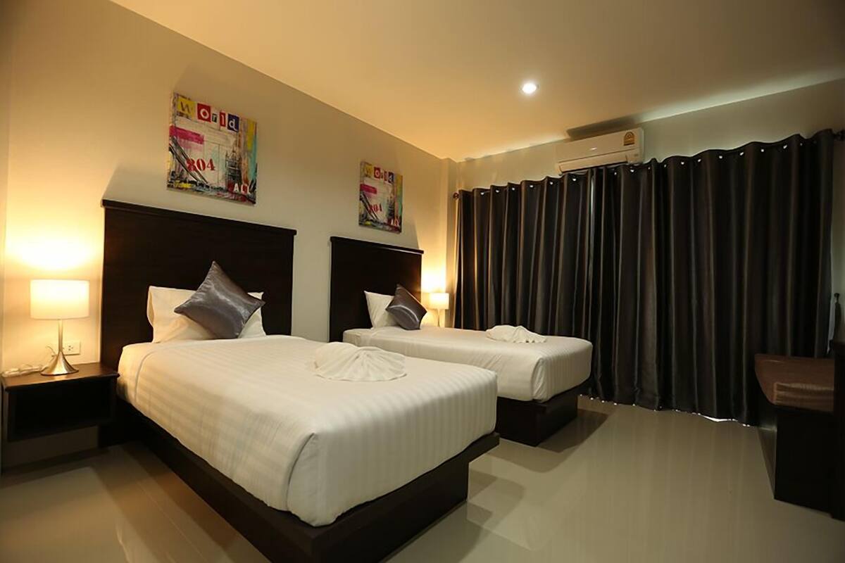 Standard Twin Room | โต๊ะทำงาน, ผ้าม่านกันแสง, ห้องเก็บเสียง, Wi-Fi ฟรี