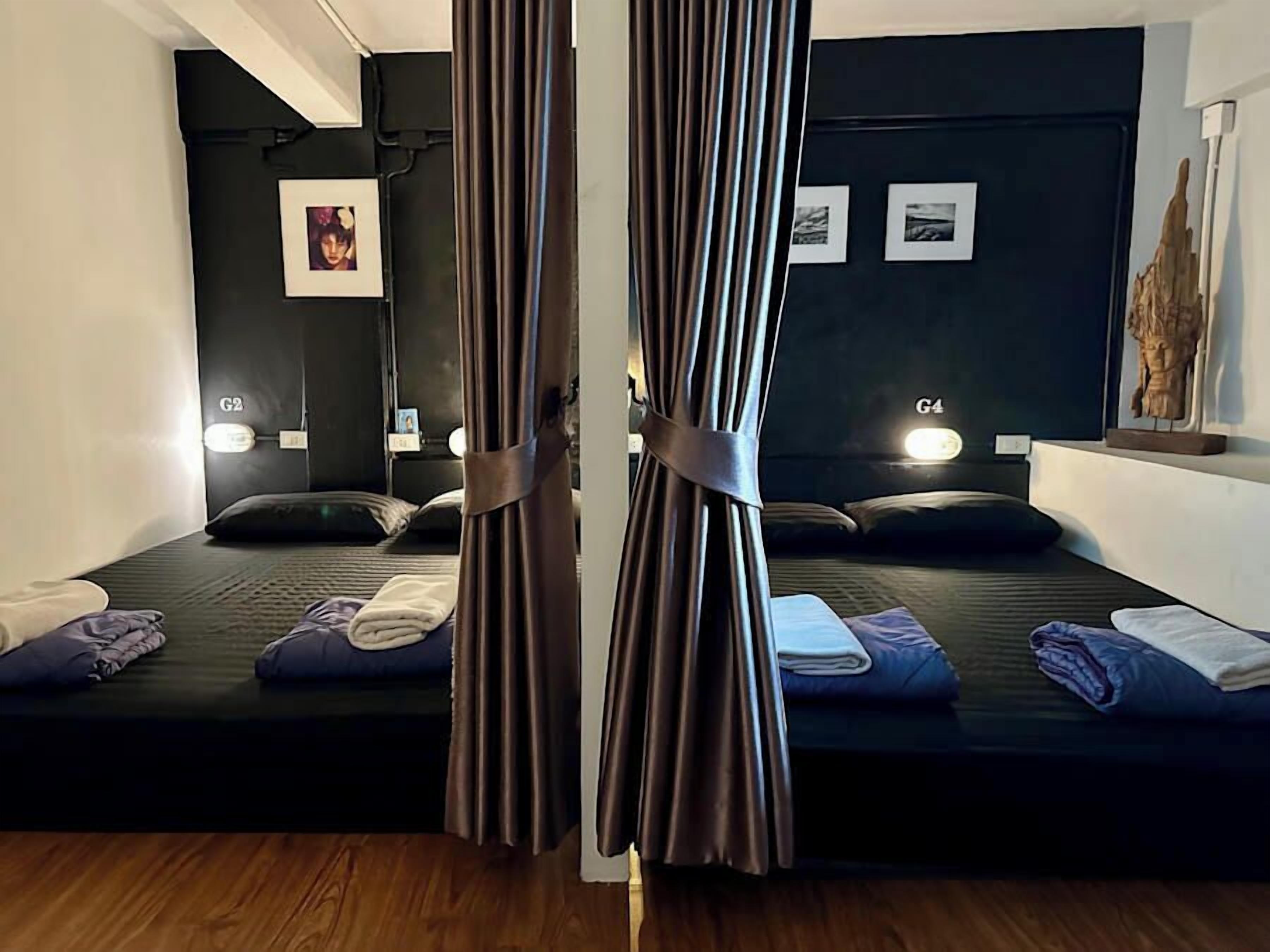 3 Queen Beds Mixed Dormitory Room (Shared Bathroom) | Caja fuerte, sistema de insonorización, wifi gratis