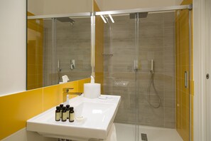 Comfort Triple Room, Non Smoking | Bathroom | Shower, free toiletries, hair dryer, slippers - The Five Rooms Napoli (Naples)
