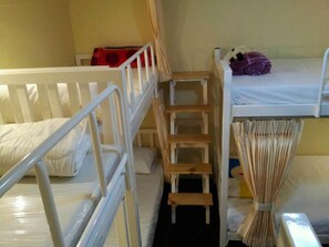 In-room safe, free WiFi, bed sheets - Smile Capsule Hostel (Chiang Mai)