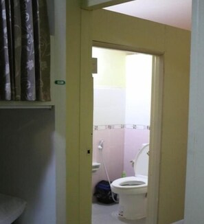 Shower - Smile Capsule Hostel (Chiang Mai)