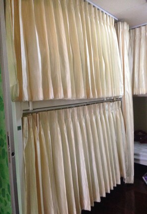 In-room safe, free WiFi, bed sheets - Smile Capsule Hostel (Chiang Mai)