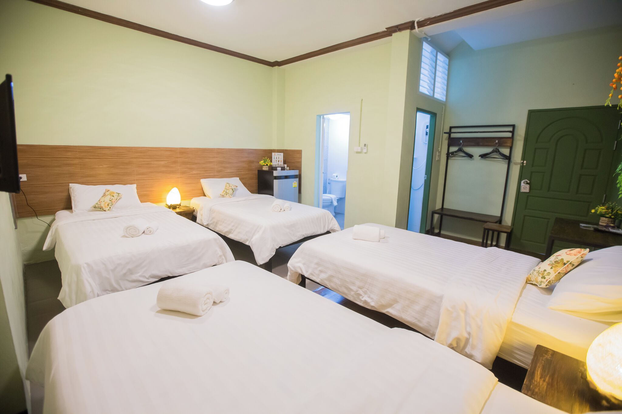 4 People Private Room