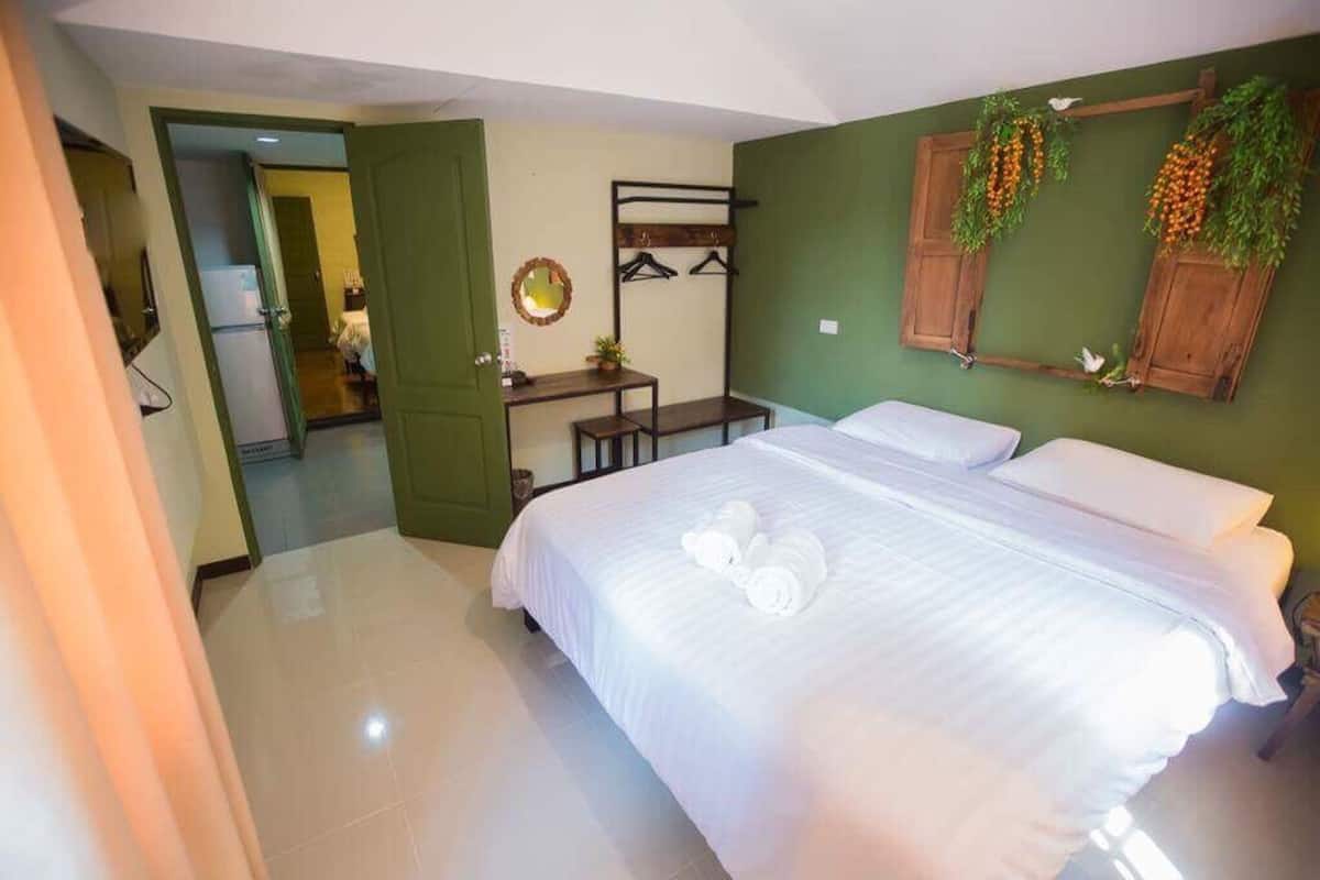 Family Connecting Room | Free WiFi