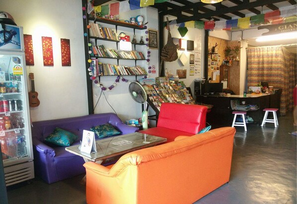 Coin salon dans le hall