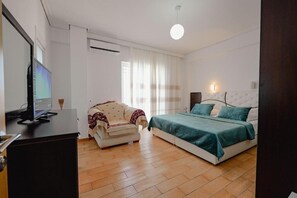 Kahden hengen huone, parveke, merinäköala | Äänieristys, silitysrauta/-lauta, ilmainen Wi-Fi