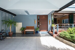 Front of property - Maneeya Park Residence (Bangkok)