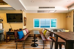Dining - Maneeya Park Residence (Bangkok)